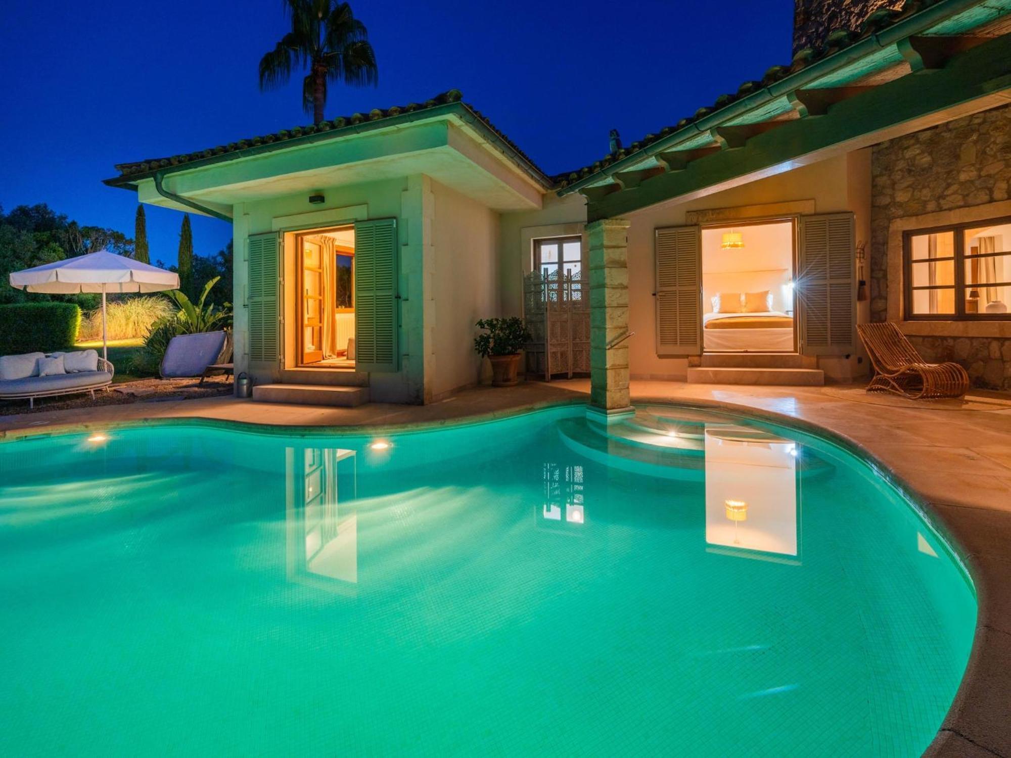 Villa In With Private Jacuzzi